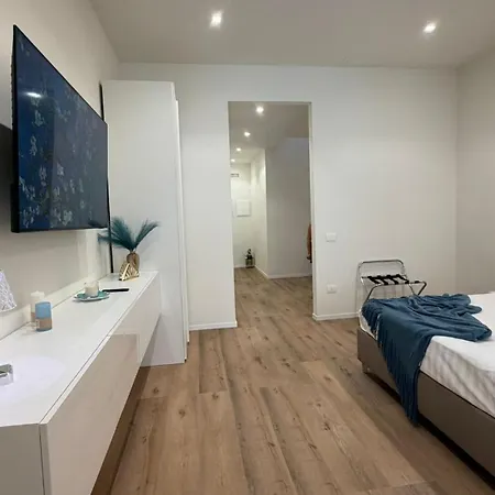 Shore House * باري
